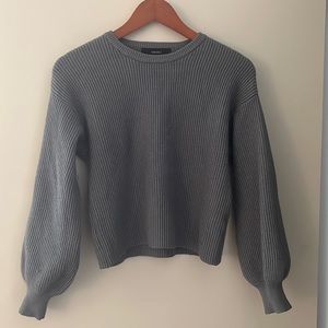 Women’s grey knit cropped Forever 21 crew neck sweater
